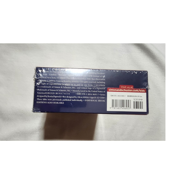 clubhouse mysterie box set books 1-6 - Picture 5 of 7